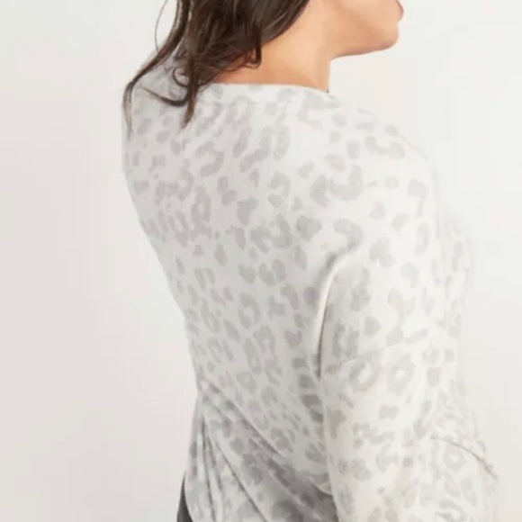 Old Navy Womens Animal Print Long Sleeve Cozy Oversized Soft Top Sweater Size M - Picture 2 of 11